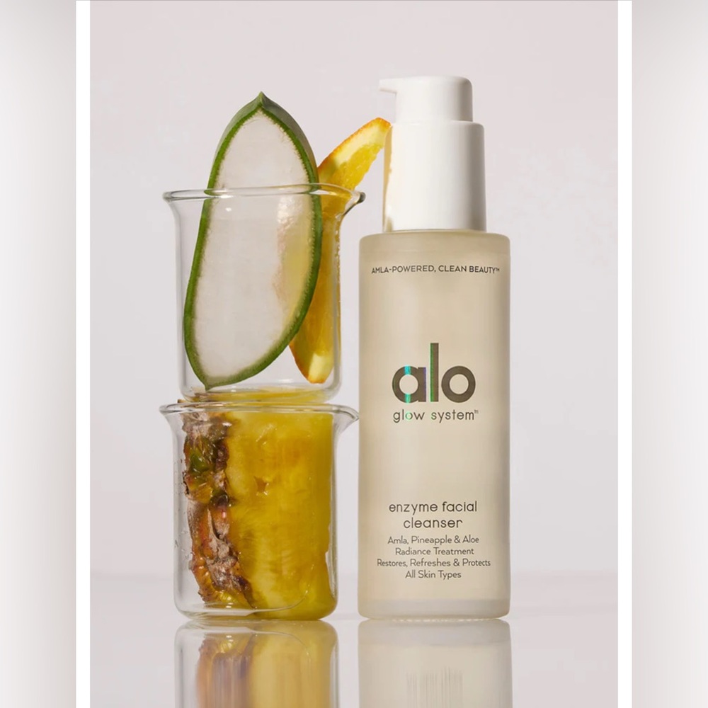 Alo yoga enzyme facial cleanser